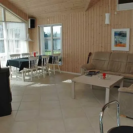 Three-bedroom Holiday Rorsangervaenget 01 * Bogø By